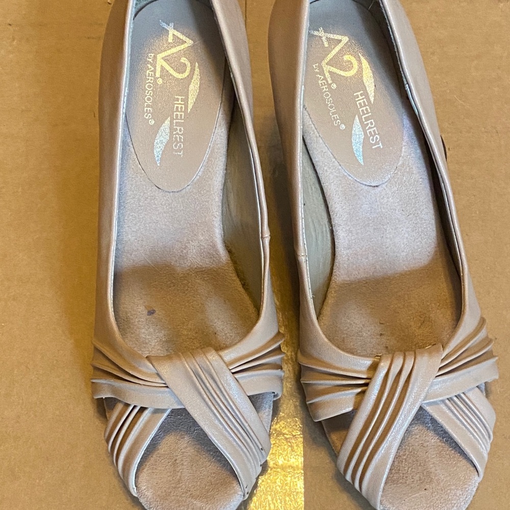 Aerosoles A2 tan pumps, excellent condition